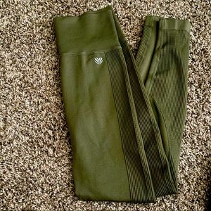 Army green active workout leggings